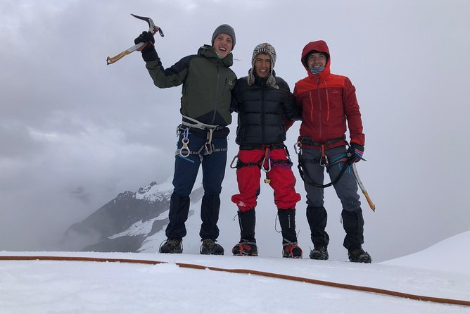 Qampa Climbing 2 Days in Ausangate - Day 1 to Azulccocha and base camp: good altitude training, pretty payoff