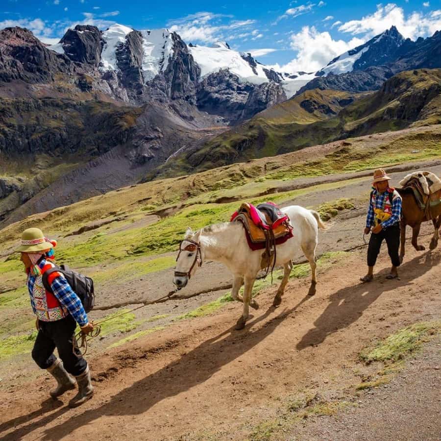 Rainbow mountain horseback riding tour + Buffet Lunch - The road to the base, then a careful horse-assisted ascent