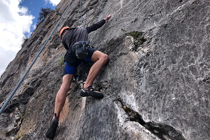 Rock Climbing full day - Picnic lunch on the clock: fueling your climb