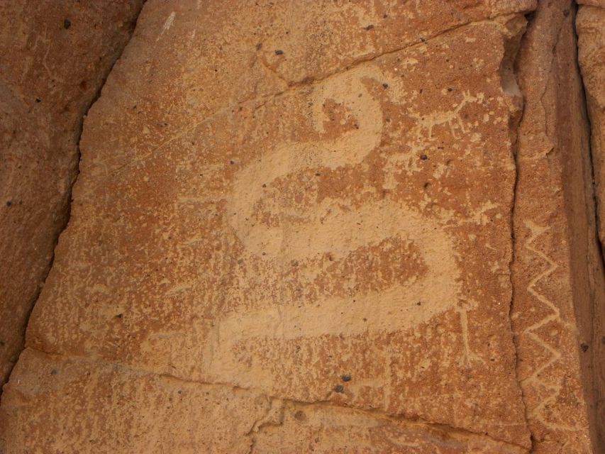 Route of the Sillar | Quarries of Añashuaycos | Half day - Petroglyphs in the canyon, a cultural finish with meaning