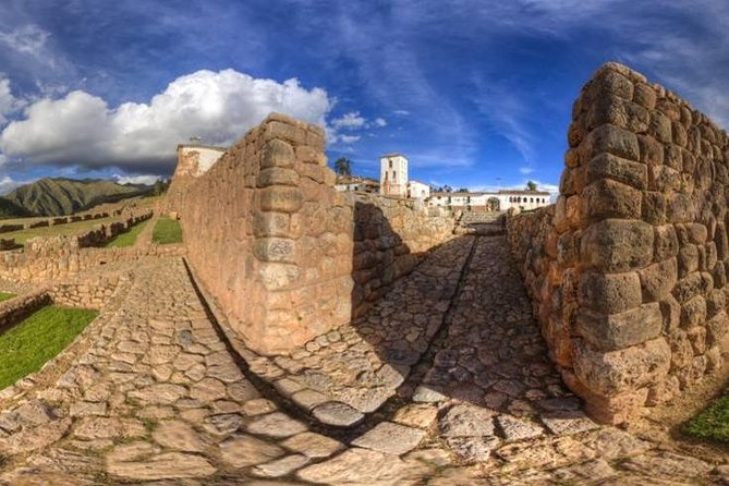 Sacred Valley with Peru Vip : Pisac, Ollantaytambo and Chinchero - Chinchero: Inca walls meet church square life