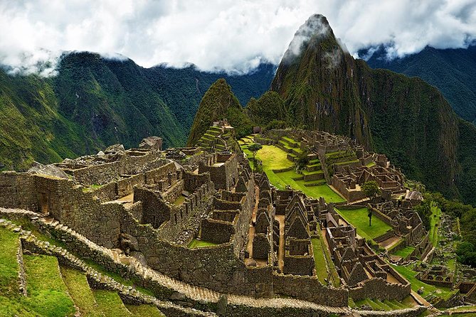 Short Inca Trail 2 Day Hike to Machu Picchu with Permits & Train - Day 1: The Early Pickup, Train to KM 104, and Walking Toward Wiñay Wayna