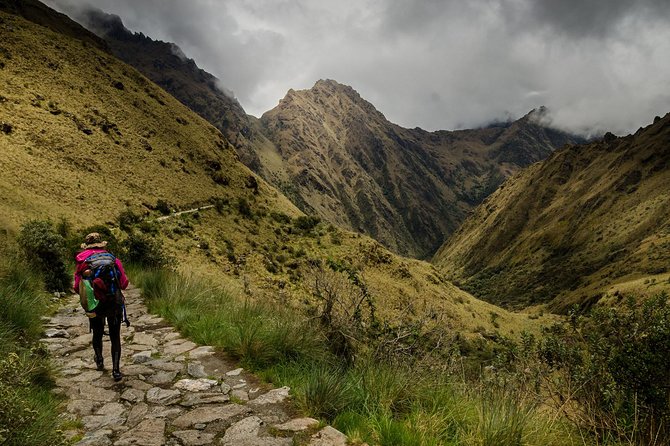 Short Inca Trail 2 Day Hike to Machu Picchu with Permits & Train - Day 2: The Early Bus to Machu Picchu and the Guided Citadel Walk