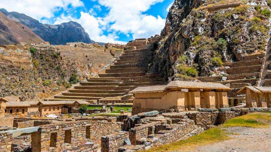 Super Sacred Valley - Pisac indigenous market and the archaeological park on the hillside