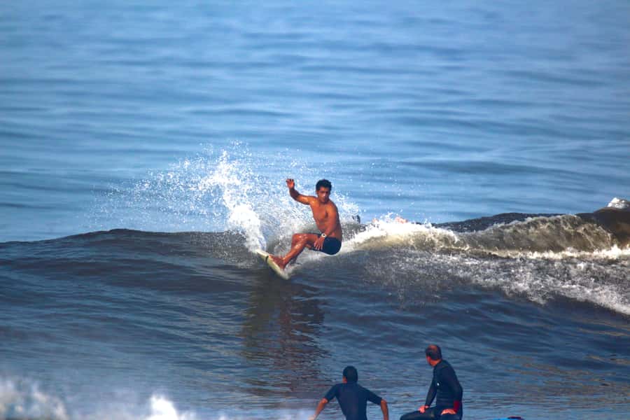 Surfing experience in Lima - Who this Lima surf lesson is best for