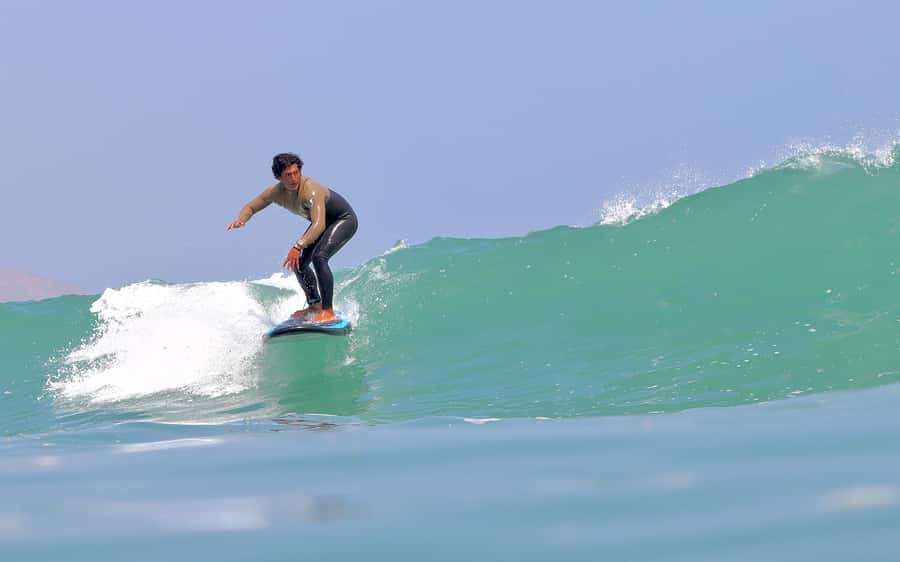 Surfing experience in Lima - Miraflores meet-up at the beach, right where you want to be