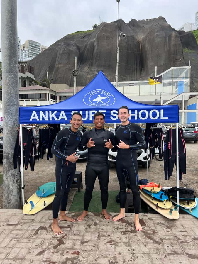 Surfing experience in Lima - New wetsuit and board: why the gear quality affects your progress