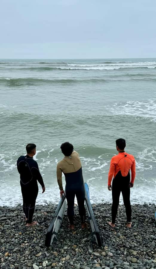 Surfing experience in Lima - What to bring, what rules to follow, and who should not go