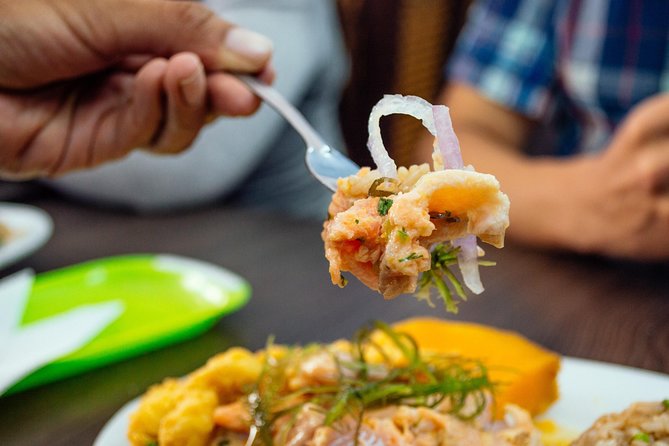 The 10 Tastings of Cusco With Locals: Private Food Tour - Stop 1: Mercado Central de San Pedro (Fruit Juice and Big Corn)