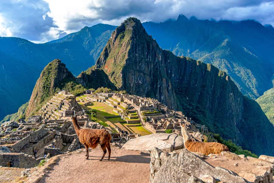 Tour Machu Picchu + Mountain of Huayna Picchu 2 days - Day 1: Cusco to Ollantaytambo, then Aguas Calientes at 14:50