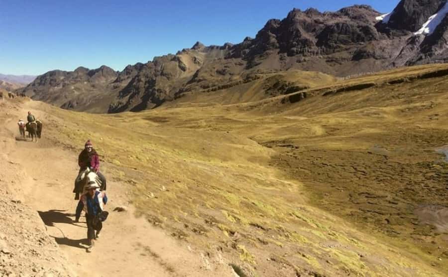 Tour Rainbow Mountain - Included safety and support: oxygen, first aid kit, and canes