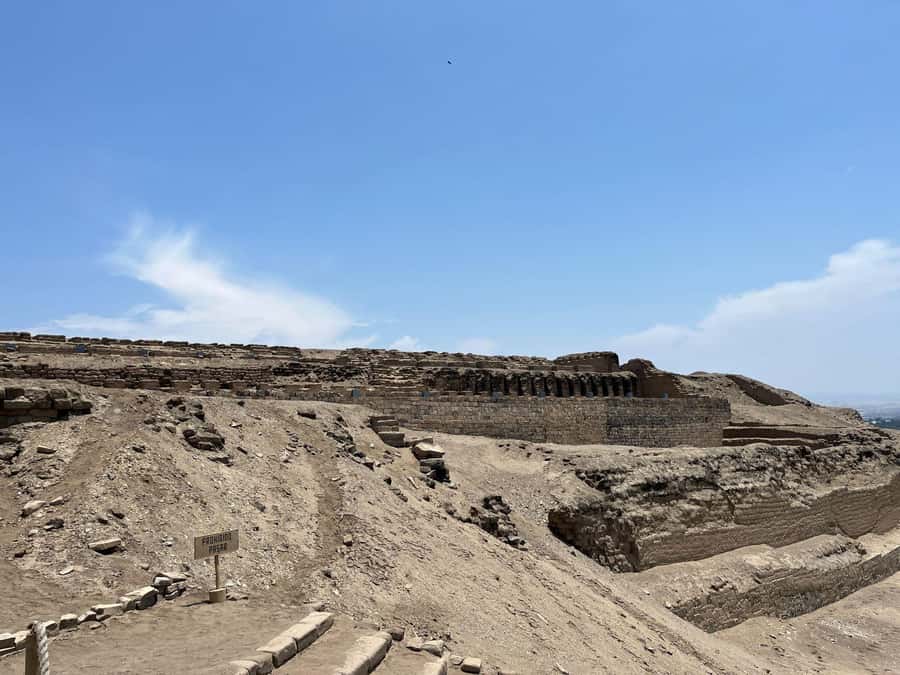 Tour to the sanctuary of Pachacamac - Entering Pachacamac: temples, the Sun Temple climb, and the river valley view