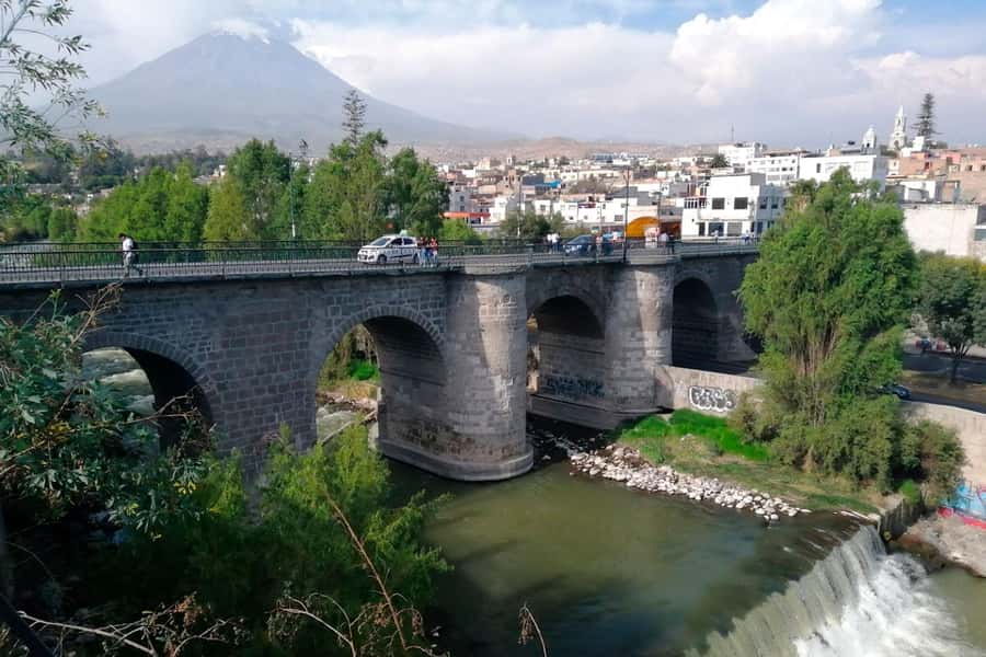 Walking tour in the Historic Center of Arequipa - Walking Through Old Mansions and City Gardens