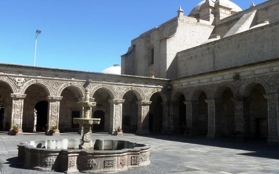 Walking tour in the Historic Center of Arequipa - San Lazaro Neighborhood: Early Roots of the White City