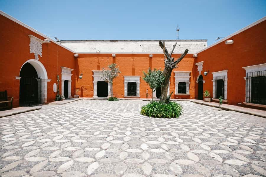Walking tour in the Historic Center of Arequipa - Starting at Plaza de Armas, the Smart Way to Learn the City